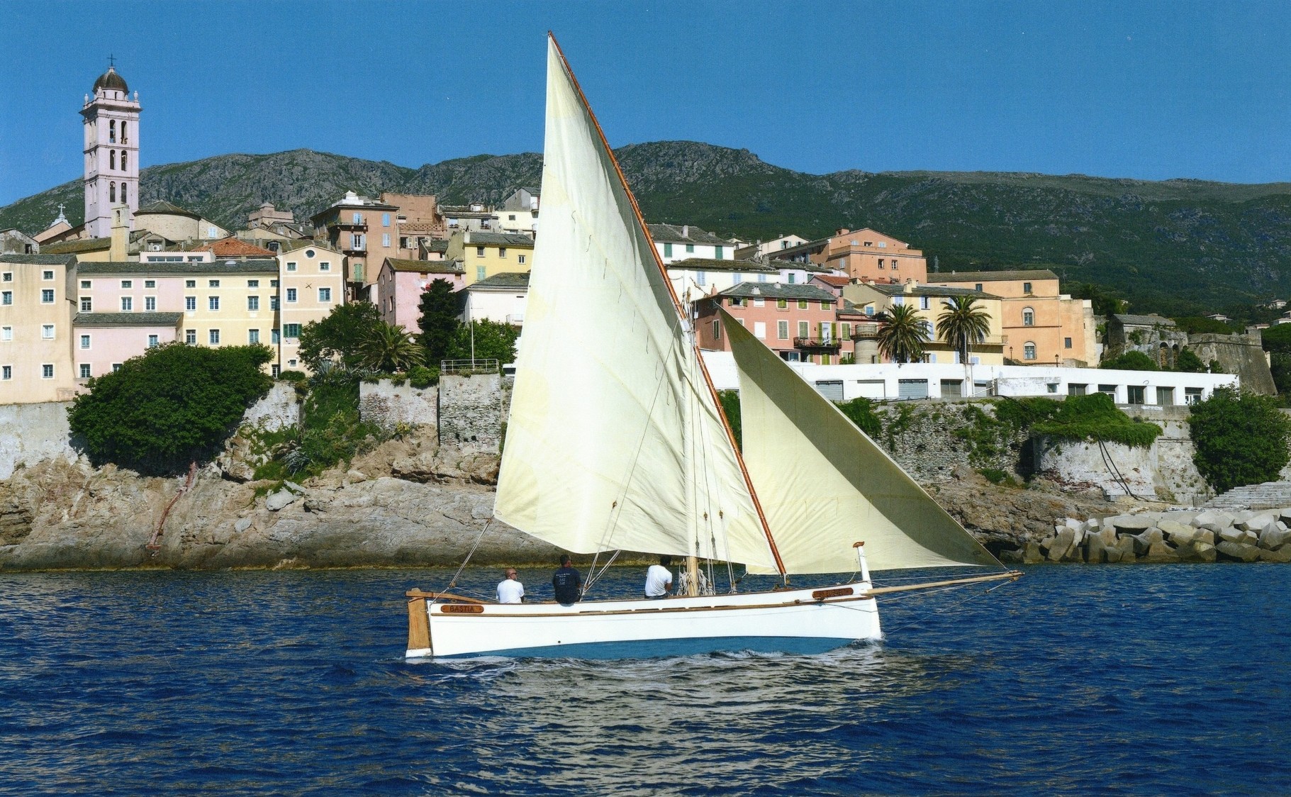 La sainte Élisabeth navigant devant la citadelle de bastia