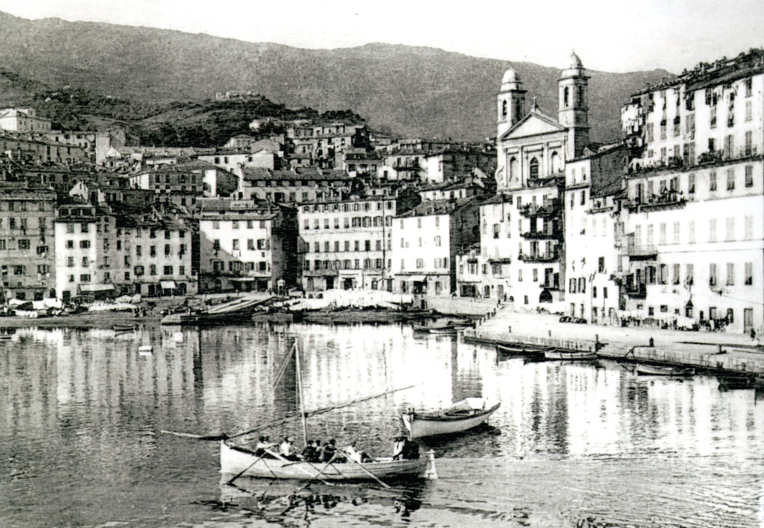 Vieux port de Bastia - Ecole d'aviron