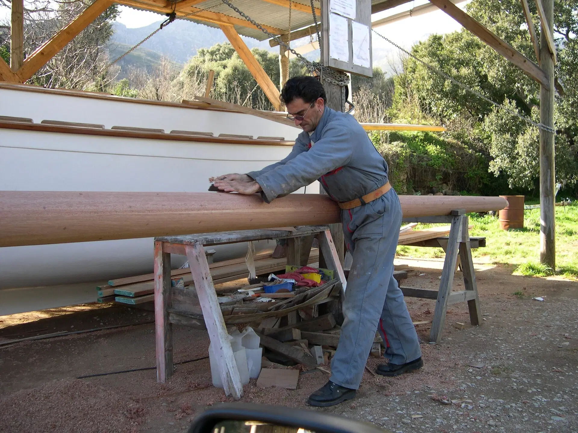 Fabrication du mât - Rabotage